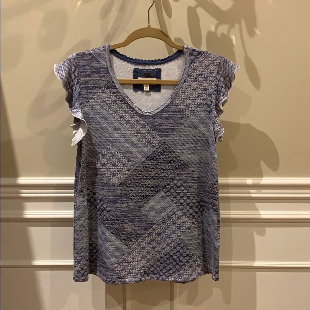Blue ruffle-sleeved shirt